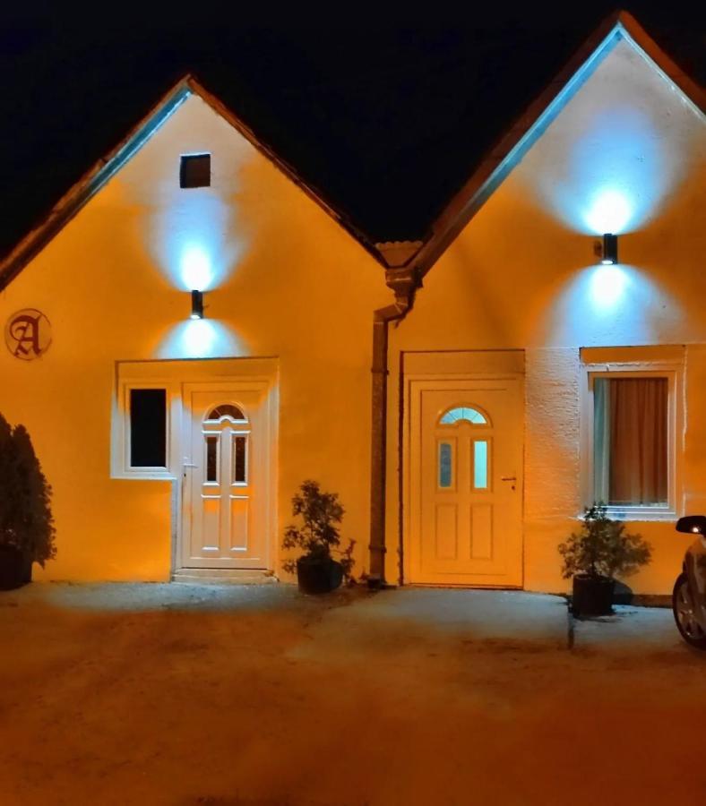Prenociste Indija Hrvic Apartment Bagian luar foto