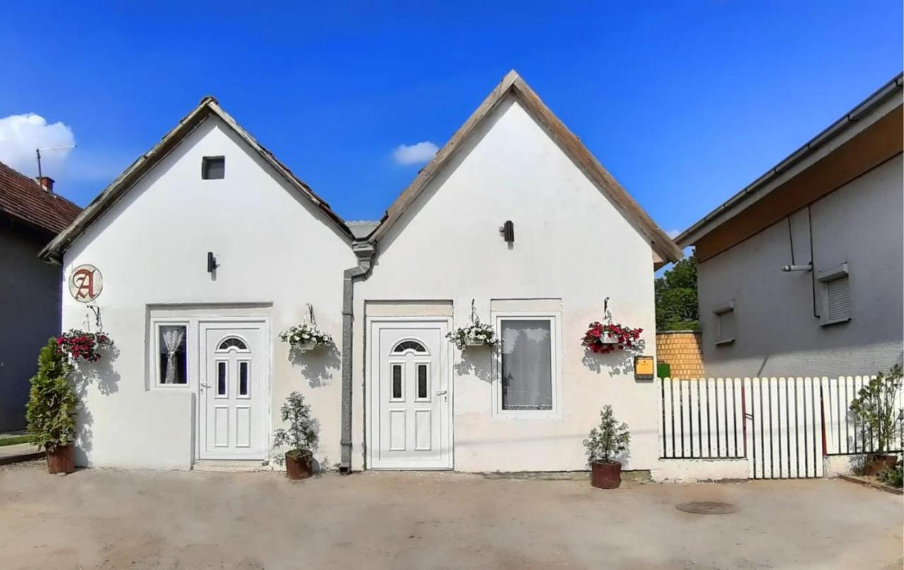 Prenociste Indija Hrvic Apartment Bagian luar foto